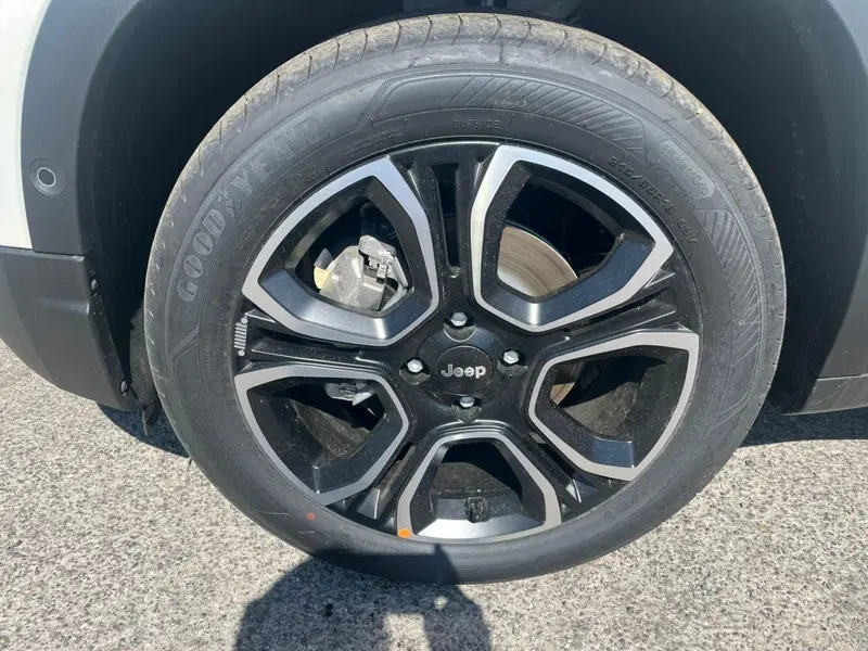 Jeep Avenger nuova a Milano (10)