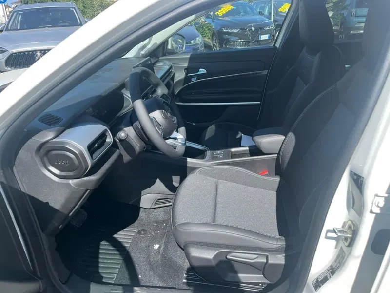 Jeep Avenger nuova a Milano (11)