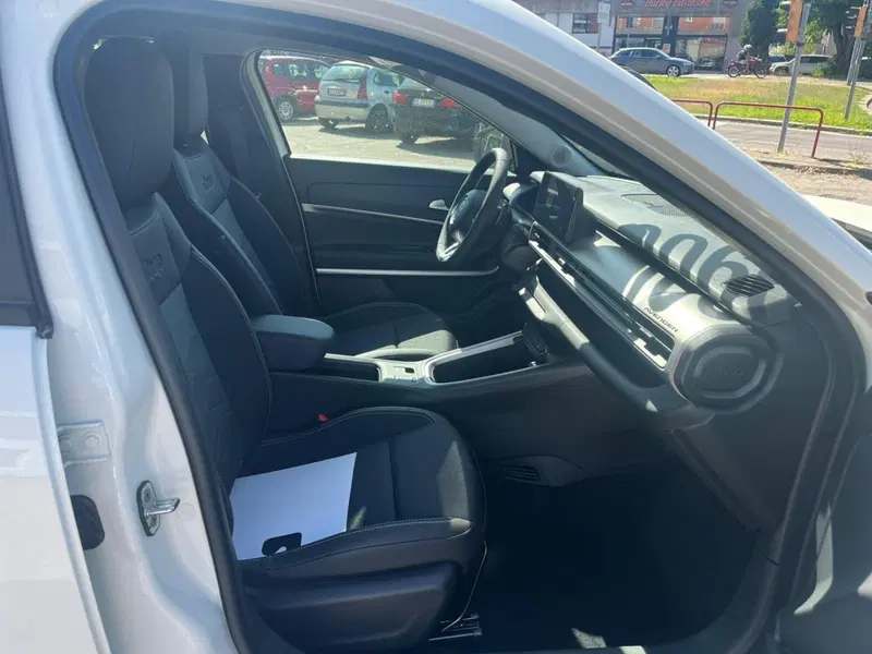 Jeep Avenger nuova a Milano (12)
