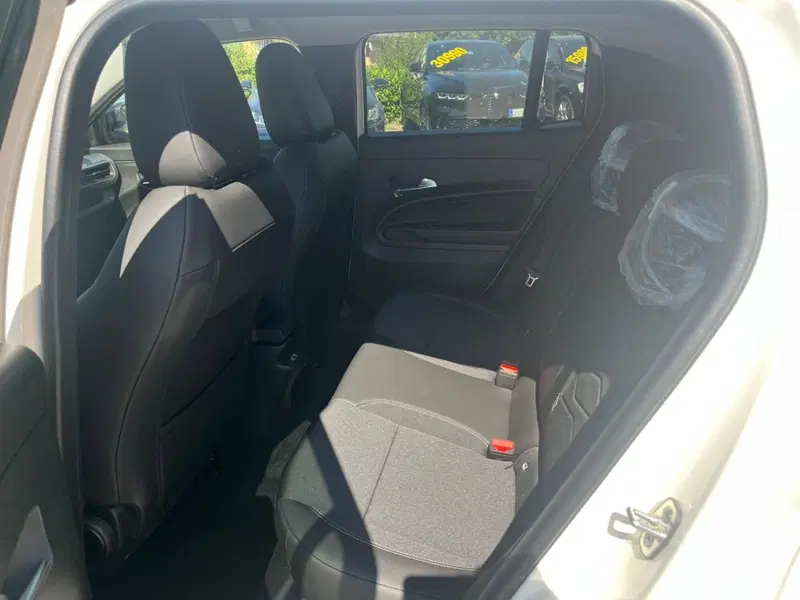 Jeep Avenger nuova a Milano (13)