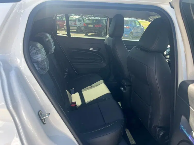 Jeep Avenger nuova a Milano (14)