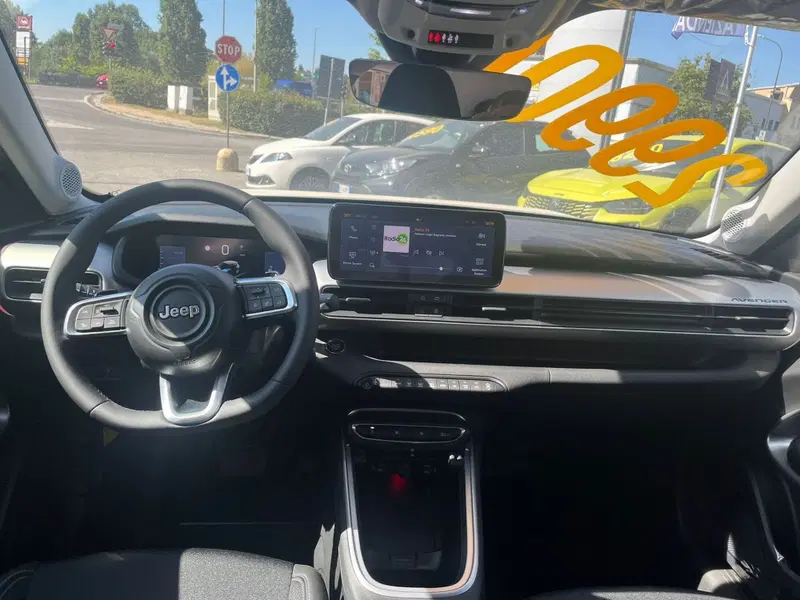 Jeep Avenger nuova a Milano (15)