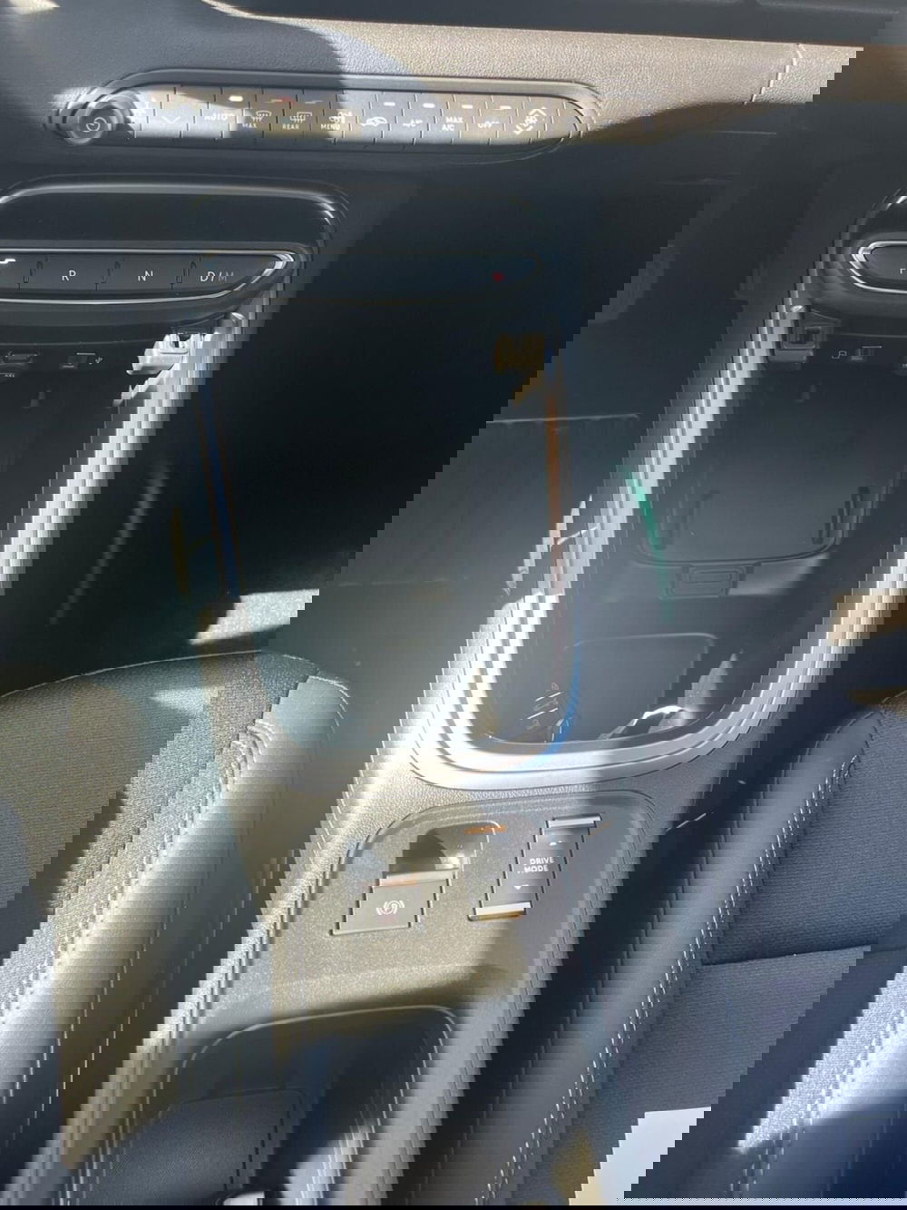 Jeep Avenger nuova a Milano (17)