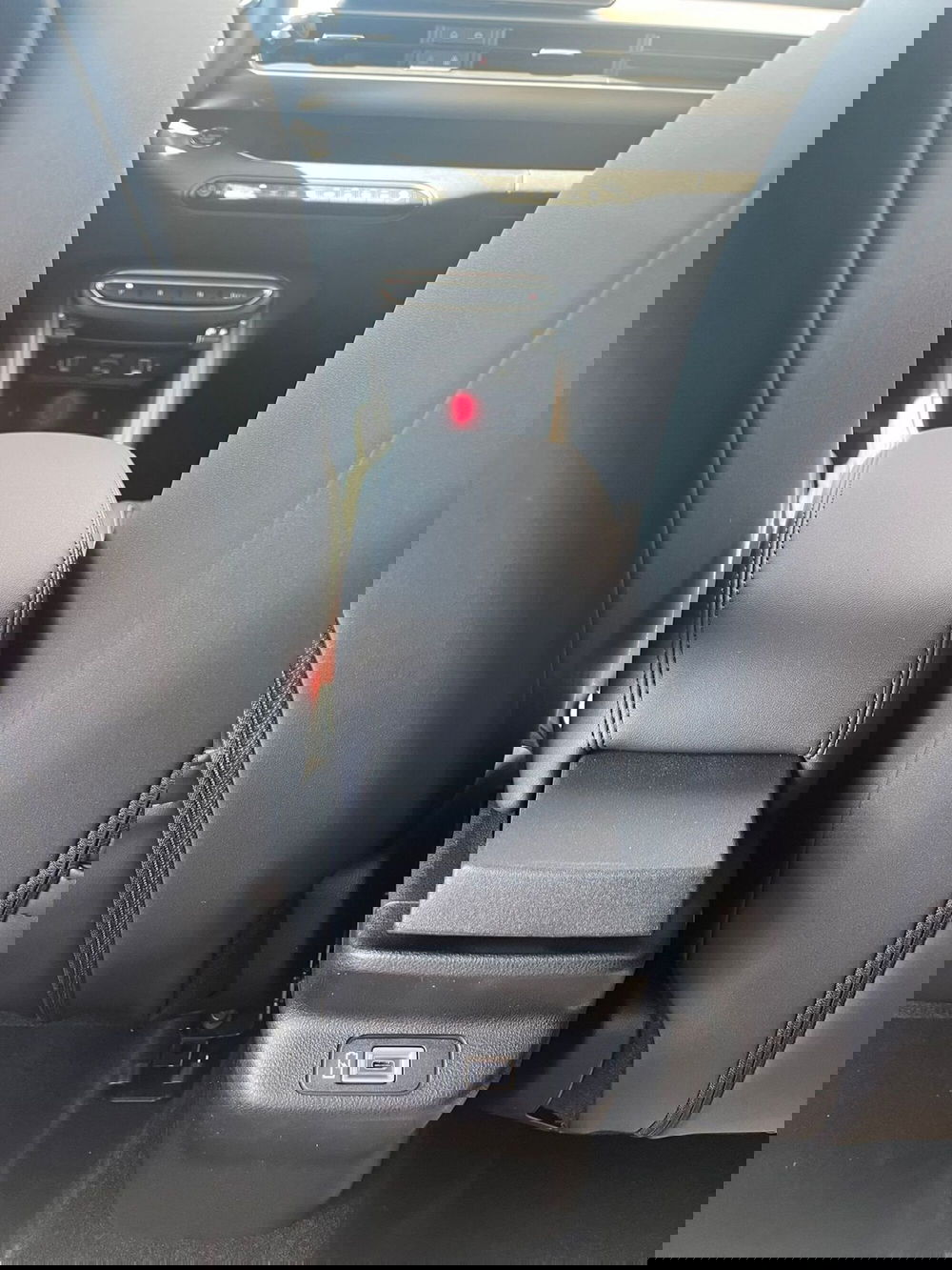 Jeep Avenger nuova a Milano (18)