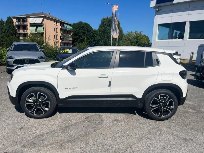 Jeep Avenger nuova a Milano (3)