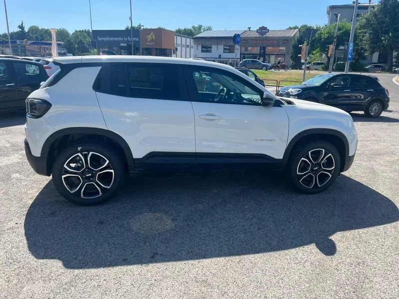 Jeep Avenger nuova a Milano (4)