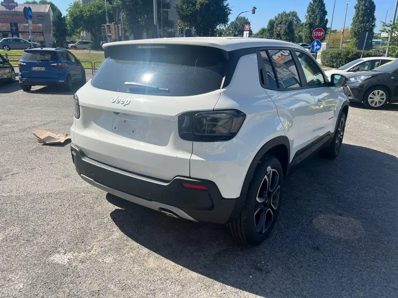 Jeep Avenger nuova a Milano (6)