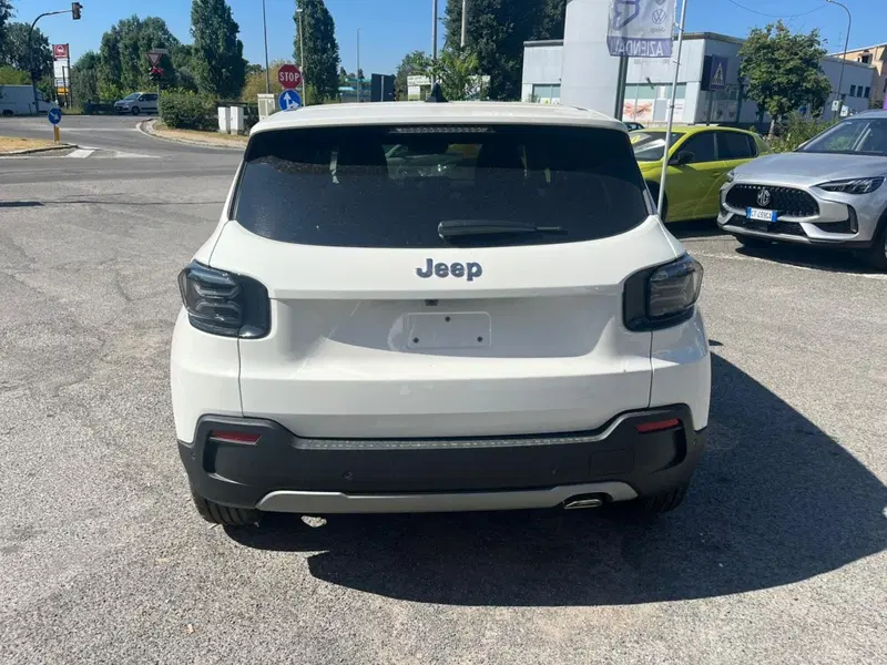 Jeep Avenger nuova a Milano (7)