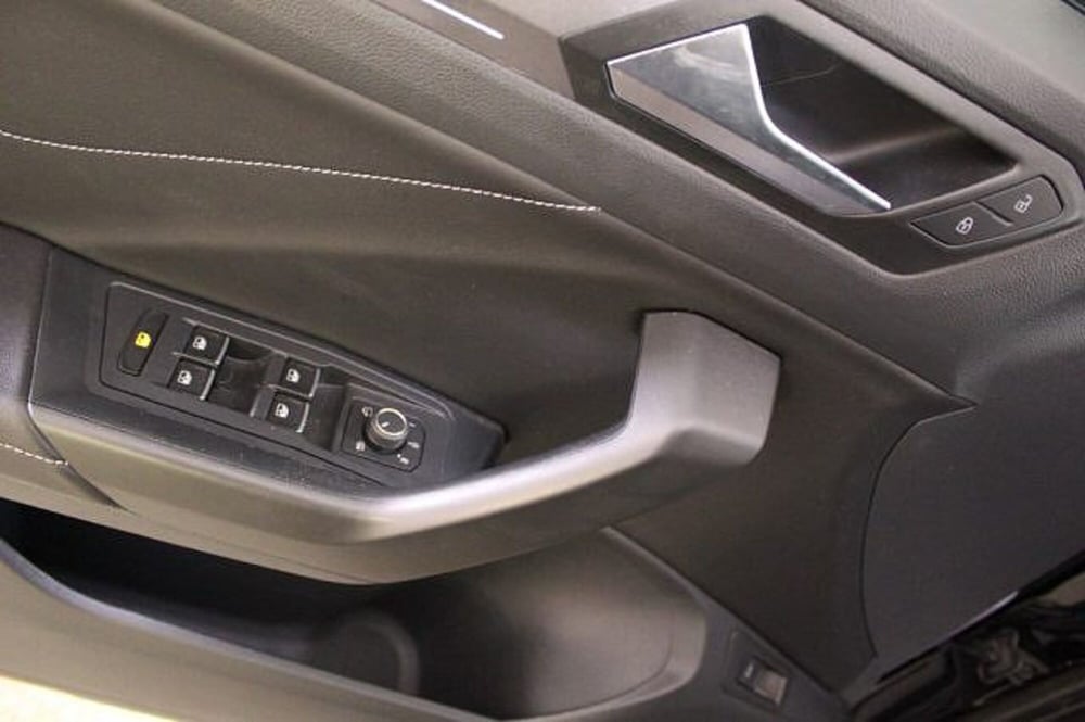 Volkswagen T-Roc Cabrio usata a Novara (16)