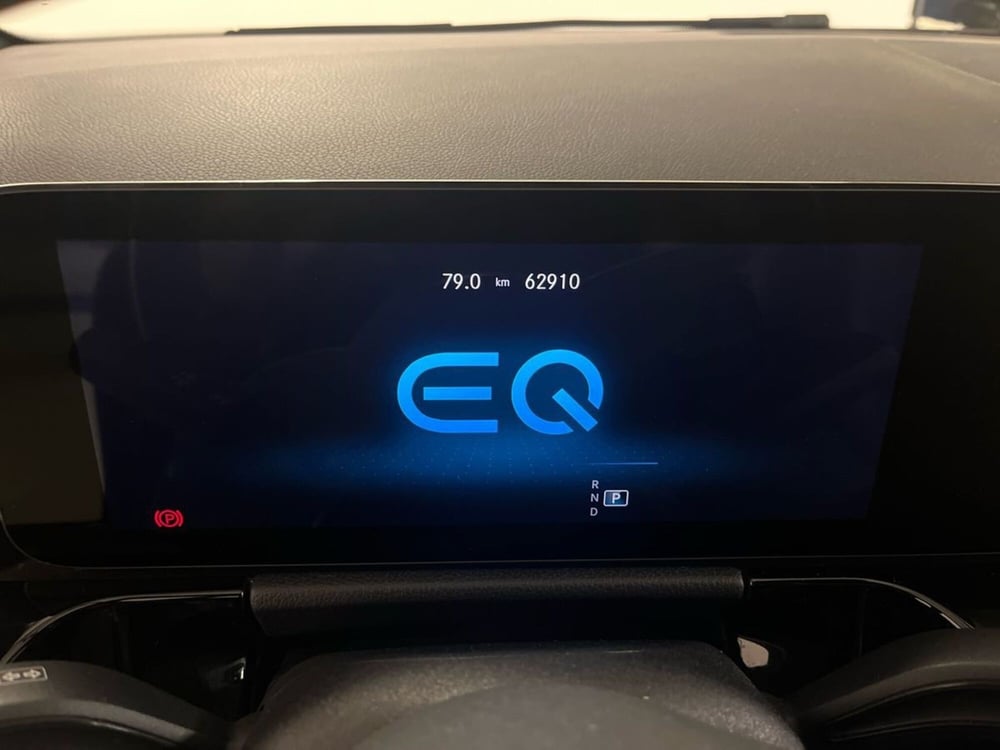 Mercedes-Benz EQA usata a Milano (13)
