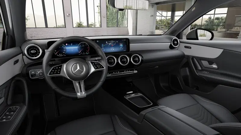 Mercedes-Benz Classe A nuova a Milano (2)