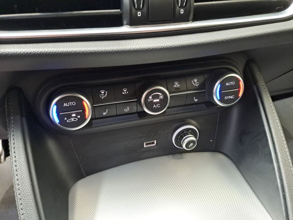 Alfa Romeo Stelvio usata a Pescara (14)