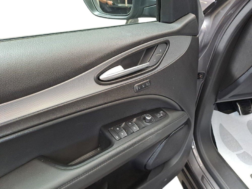 Alfa Romeo Stelvio usata a Pescara (8)