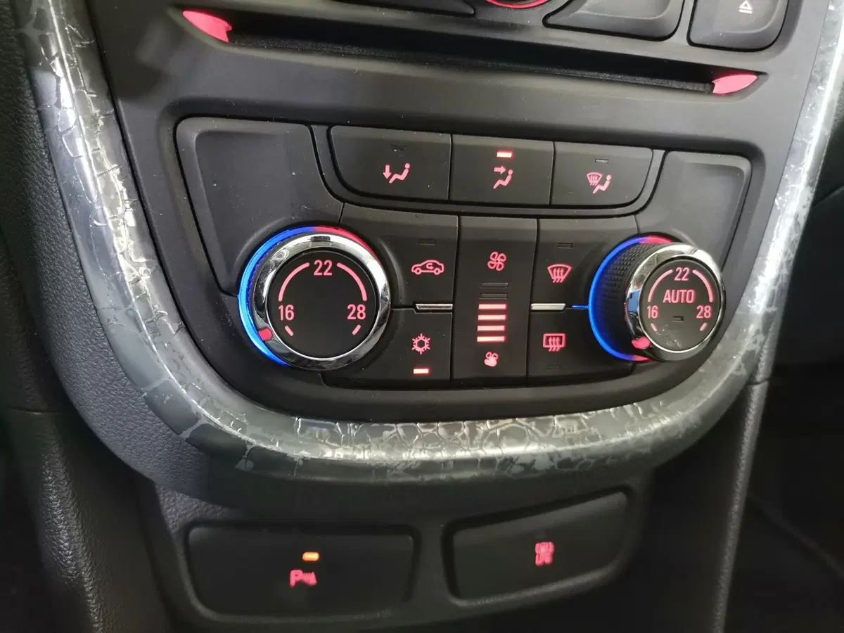 Opel Mokka usata a Salerno (18)