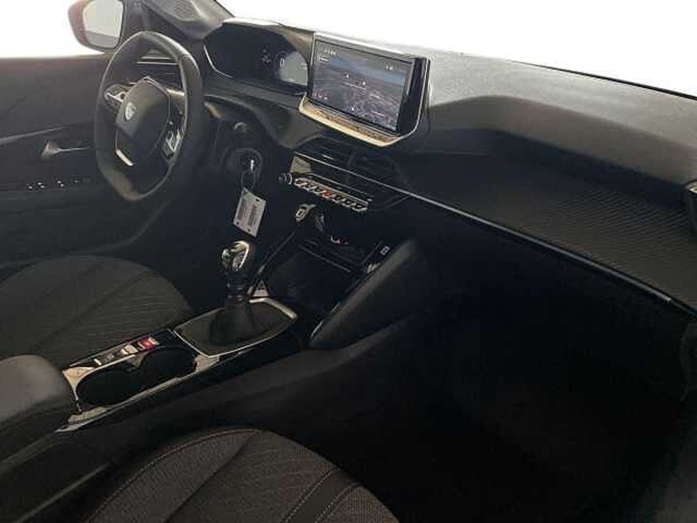 Peugeot 208 nuova a Salerno (15)