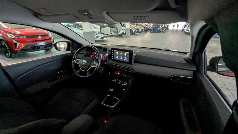 Dacia Jogger usata a Milano (11)