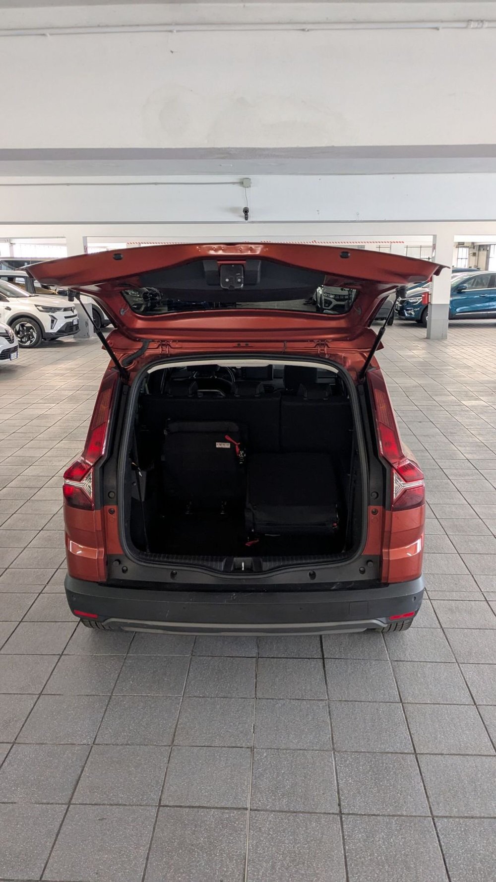 Dacia Jogger usata a Milano (5)