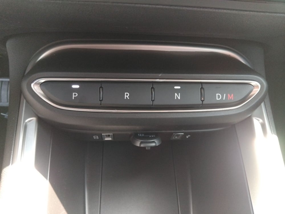 Jeep Avenger nuova a Roma (17)