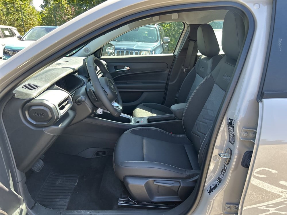 Jeep Avenger nuova a Roma (14)