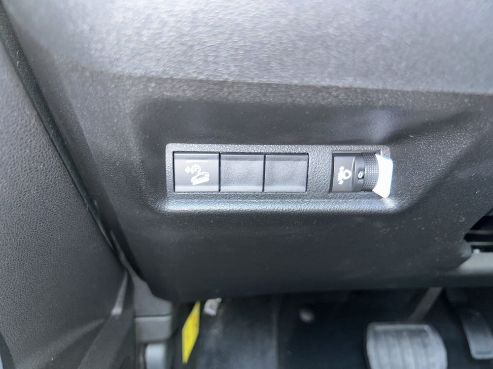 Jeep Avenger nuova a Roma (20)