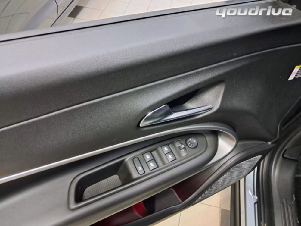 Jeep Avenger usata a Napoli (17)