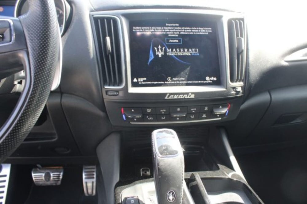 Maserati Levante usata a Lecce (12)