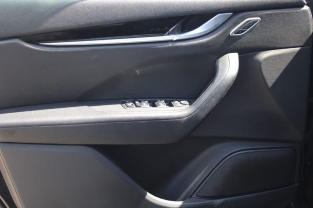 Maserati Levante usata a Lecce (13)