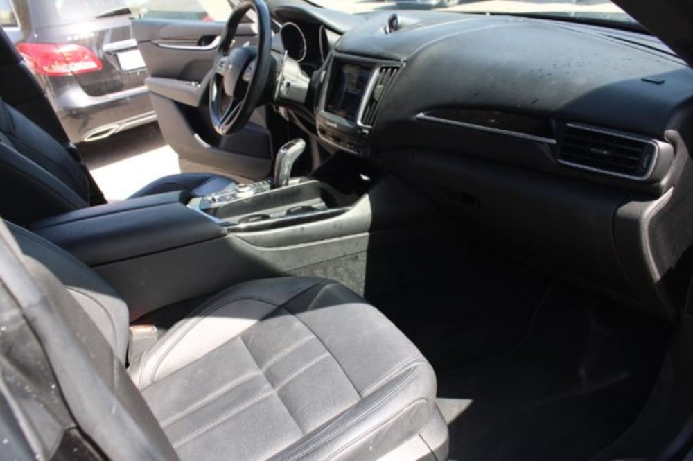 Maserati Levante usata a Lecce (15)