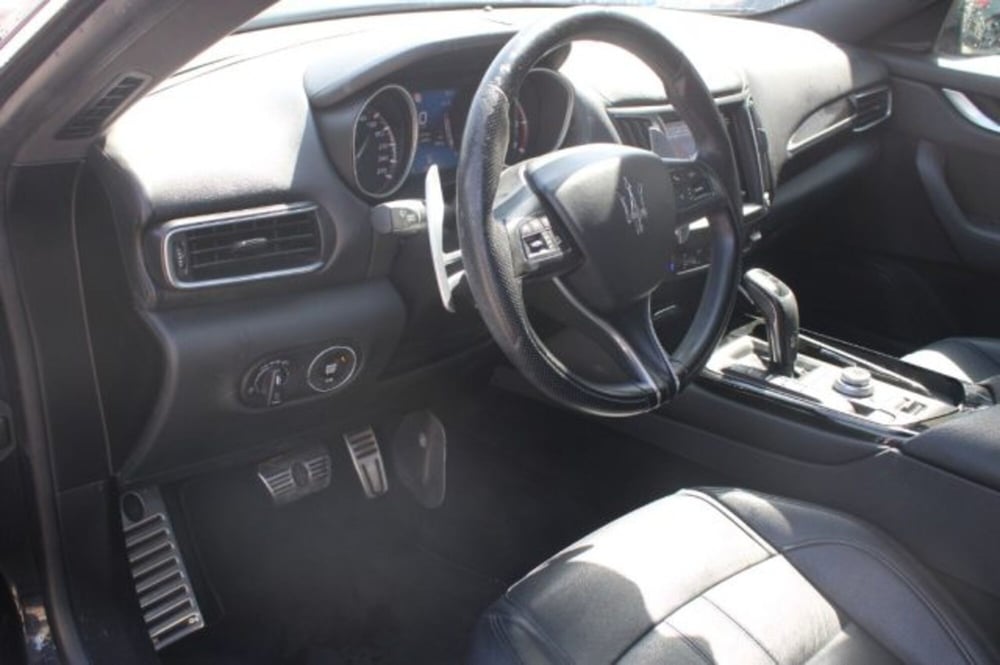 Maserati Levante usata a Lecce (7)
