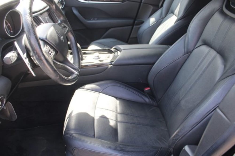 Maserati Levante usata a Lecce (8)