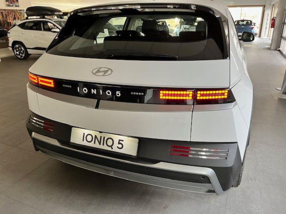 Hyundai Ioniq 5 nuova a Verbano Cusio Ossola (13)
