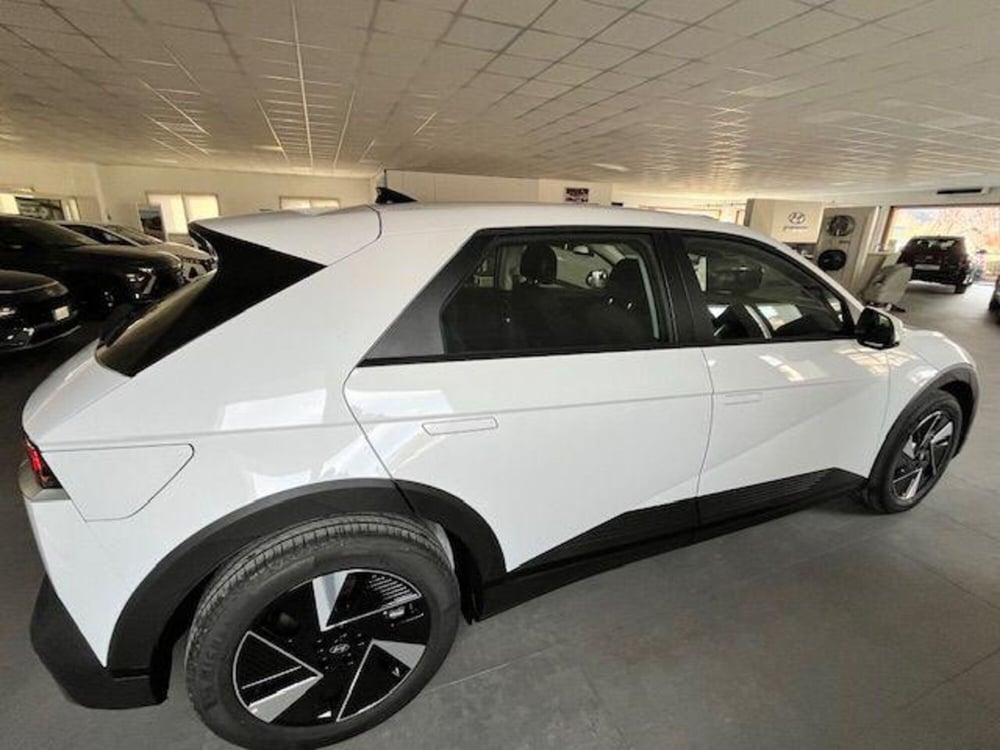 Hyundai Ioniq 5 nuova a Verbano Cusio Ossola (15)