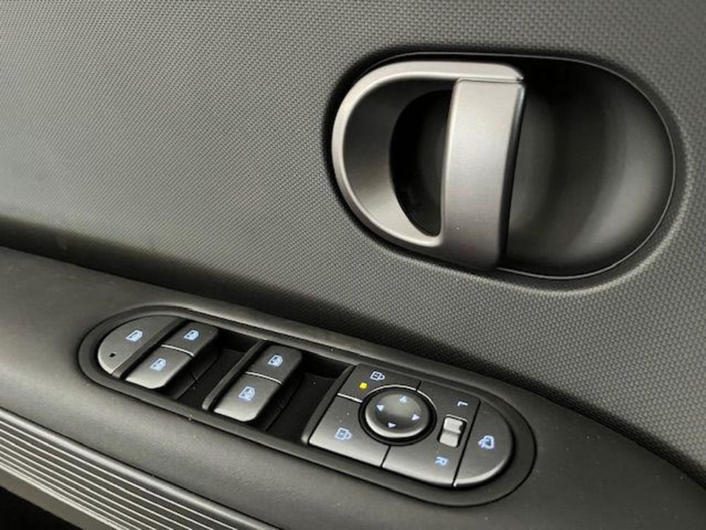 Hyundai Ioniq 5 nuova a Verbano Cusio Ossola (8)
