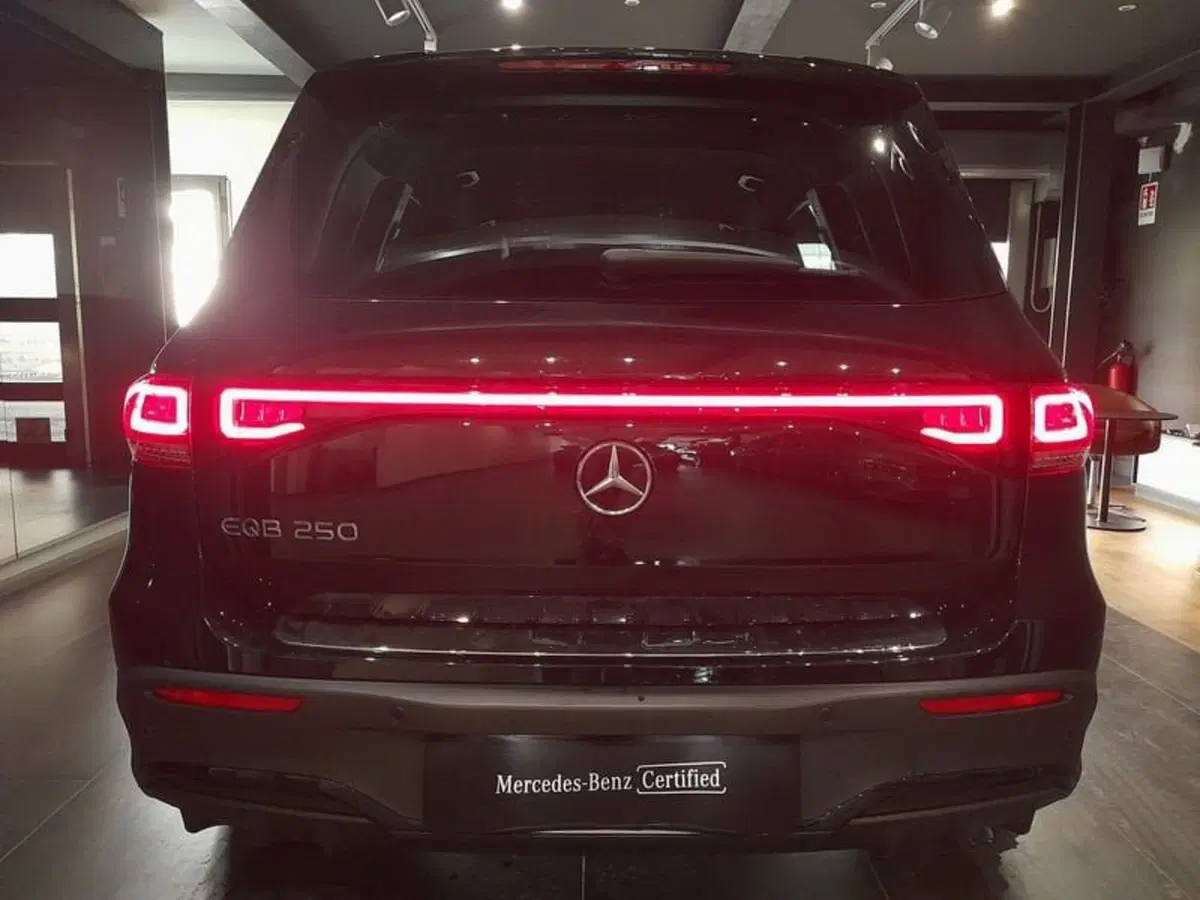 Mercedes-Benz EQB usata a Napoli (4)