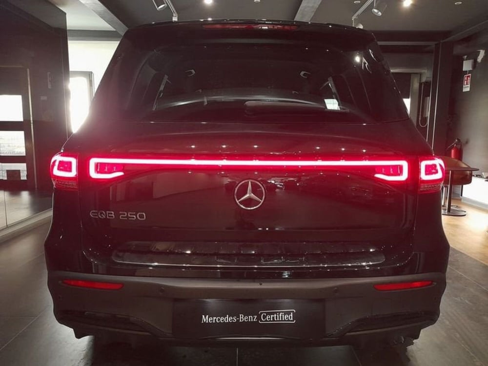 Mercedes-Benz EQB usata a Napoli (4)