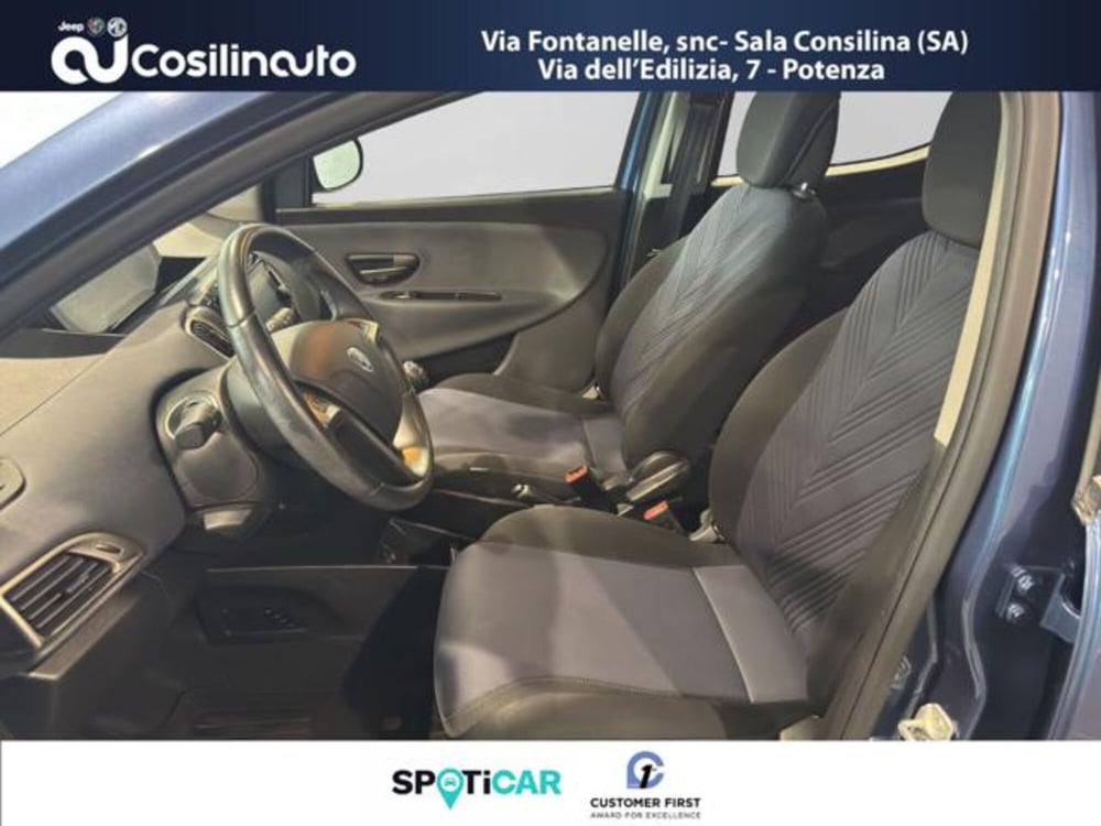 Lancia Ypsilon usata a Salerno (9)