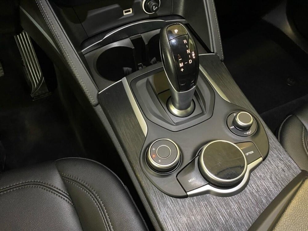 Alfa Romeo Stelvio usata a Torino (12)