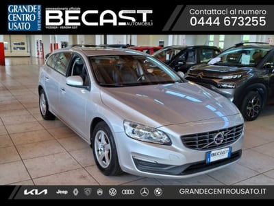Volvo V60 D2 1.6 Powershift Kinetic del 2015 usata a Brendola