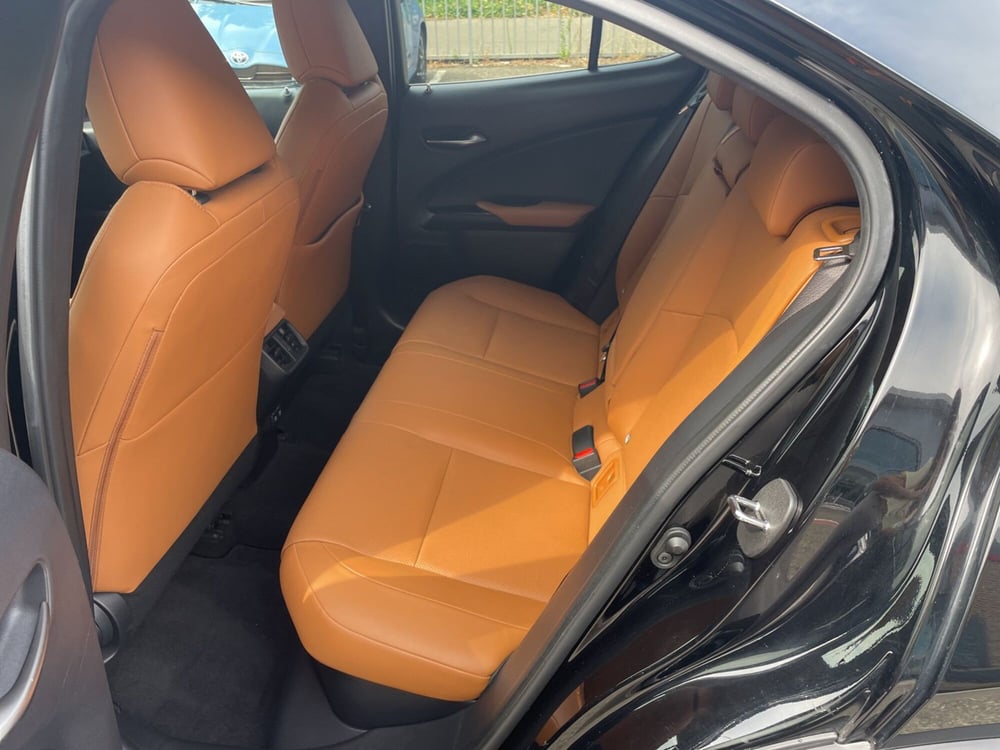 Lexus UX usata a Piacenza (11)