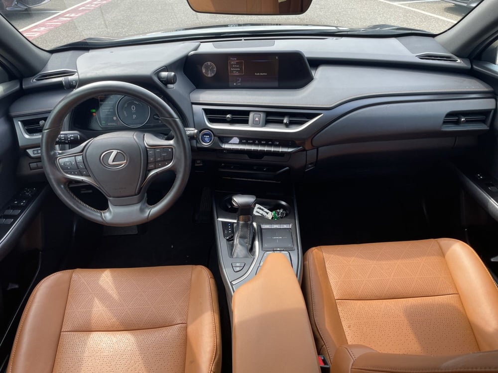 Lexus UX usata a Piacenza (12)