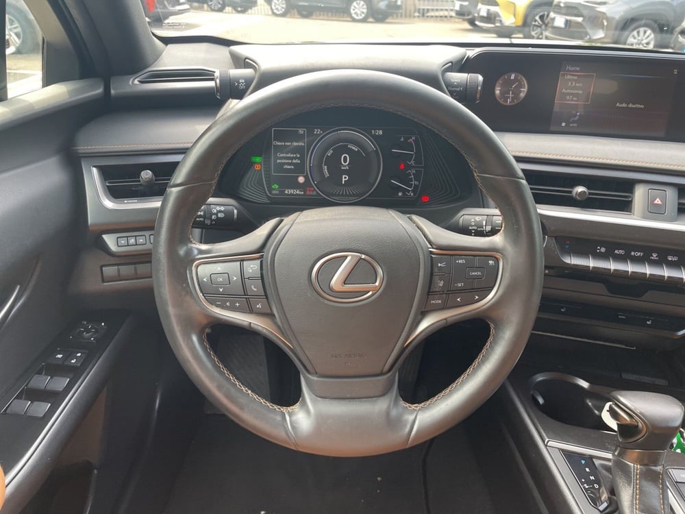 Lexus UX usata a Piacenza (13)