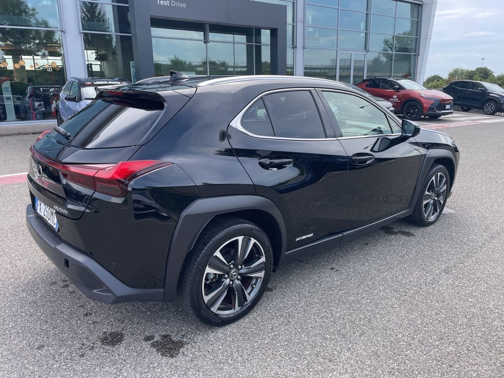 Lexus UX usata a Piacenza (7)
