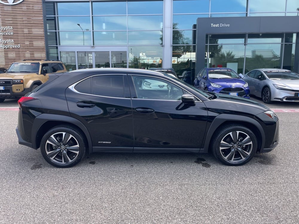 Lexus UX usata a Piacenza (8)