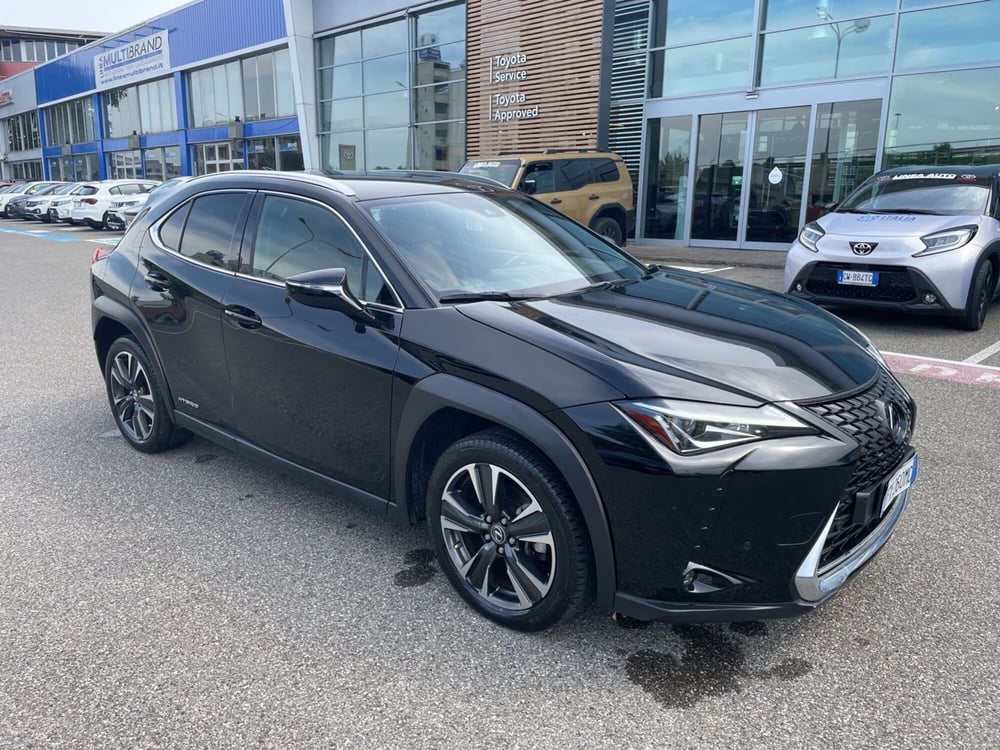 Lexus UX usata a Piacenza (9)