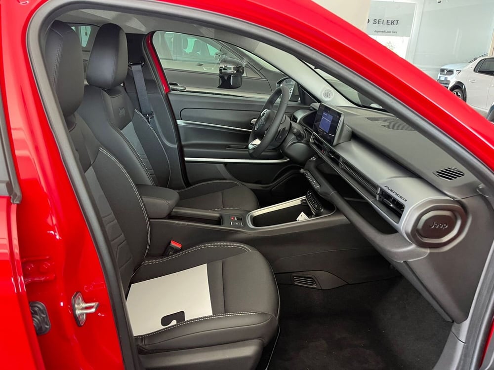 Jeep Avenger nuova a Milano (13)