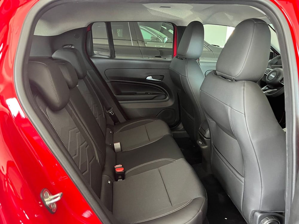 Jeep Avenger nuova a Milano (15)