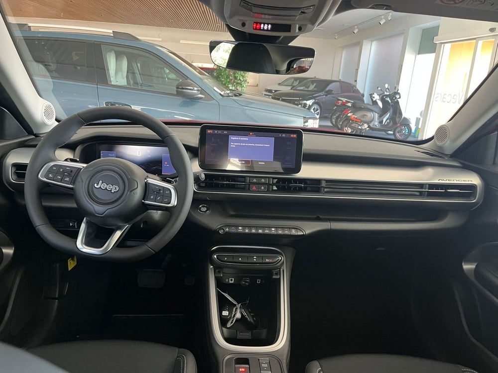 Jeep Avenger nuova a Milano (16)