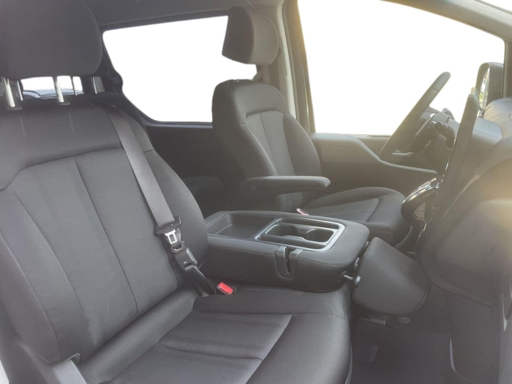 Hyundai Staria nuova a Pistoia (13)