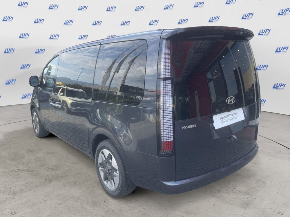 Hyundai Staria nuova a Pistoia (2)