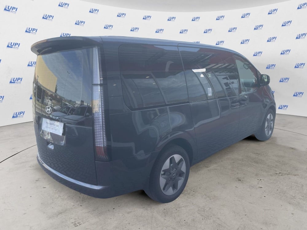 Hyundai Staria nuova a Pistoia (4)